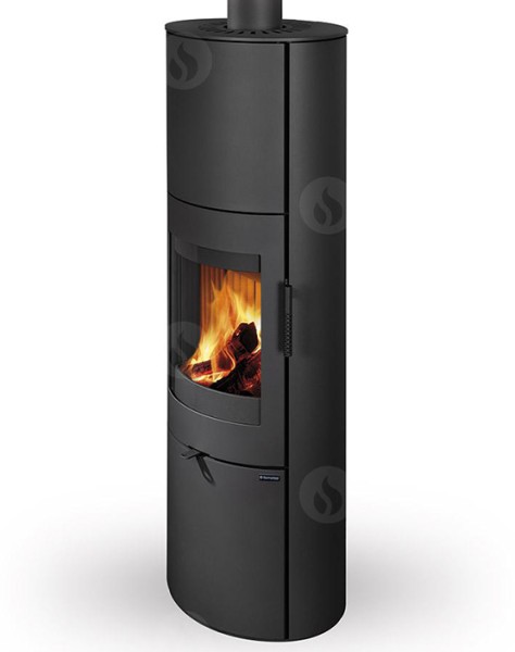 Le LUGO N ACCUM est un poêle à bois design avec un module pour chauffage par accumulation (de 64 kg), ce qui lui permet de bénéficier d'une restitution de chaleur pendant plusieurs heures une fois le feu éteint.

Il dispose également d'une arrivée d'air secondaire qui lui assure une vitre toujours propre, d'une prise d'air extérieure pour les maisons 