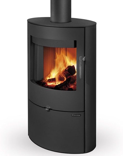 L'OVALIS est un appareil au design unique avec une grande vitre galbée pour pouvoir profiter pleinement du spectacle des flammes.

Ce poêle à bois est doté d'une sole foyère en fonte massive, d'une poignée en inox ventilée ainsi que d'une fermeture 3 points pour une parfaite étanchéité de la porte.

Idéal pour les maisons basse consommation grâce à son raccordement à l'air extérieur, l'OVALIS vous proposera une superbe vision du feu grâce à sa large vitre et de son vaste foyer accueillant des bûches de 40 cm.

Disponible en finition tout acier noir, en pierre serpentine, en pierre grès ou en 16 couleurs de céramique (avec relief de série).