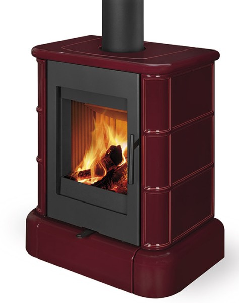 Les poêles-cheminées SIENA N sont conçus comme un poêle entièrement carrelé, ce qui signifie que les carreaux de céramique sont le matériau principal qui définit clairement sa direction de conception et sa fonctionnalité.

Il se distingue dans une large gamme d'intérieurs classiques, que ce soit dans des maisons ou des chalets. Les formes élégamment arrondies et l'équilibre dimensionnel global confèrent à ces poêles un style distinctif.

Il y a un choix de trois nuances de glaçures brillantes - les plus souhaitables pour ce type de poêle.

Ce poêle en faïence convient également aux maisons basse consommation. Grâce à l'entrée d'air extérieur (EAI) à la chambre de combustion, aucun air intérieur n'est consommé. La conception du poêle permet un raccordement optionnel du conduit dans les deux sens, par le haut ou par l'arrière.

La vitre de la porte est lavée à l'intérieur avec la prise d'air secondaire et évite ainsi l'accumulation de suie. La chambre de combustion est revêtue de tuiles en chamotte. La régulation de l'admission d'air primaire et secondaire est contrôlée par un seul élément de commande.