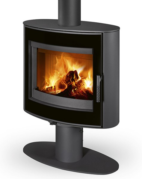 Profitez de la combinaison parfaite de la fonctionnalité, du design et du confort. Le STROMBOLI G N 24 combine les hautes performances et l'efficacité du STROMBOLI T associée à une porte en verre sérigraphié.

Cet élément de design donne au poêle un look exclusif et permet de profiter non seulement de la chaleur mais aussi de l'impression visuelle des flammes.

Le pied stable du poêle assure une rotation confortable de l'ensemble du corps, ce qui garantit une vue parfaite sur le feu.

Doté d'une chambre de combustion moderne qui favorise une combustion efficace et propre, STROMBOLI G N 24 répond à des normes environnementales strictes et minimise l'impact sur l'environnement.

Grâce à la possibilité d'insérer du bois jusqu'à 50 cm de longueur et au mécanisme de verrouillage à trois points de la porte, ce poêle offre une utilisation facile et une sécurité accrue.

Un choix de pierre serpentine, de carreaux de céramique ou d'acier fini noir vous permet d'agencer parfaitement le poêle à l'intérieur de votre maison, tandis que les formes arrondies du poêle ajoutent une touche subtile et élégante au design global.

Un système EAI (arrivée d'air frais) est inclus. La version standard inclut la possibilité de raccorder une évacuation des fumées supérieure ou arrière. Grâce à la prise d'air secondaire, il n'y a pas d'accumulation de suie et la vitre de la porte reste propre.

La chambre de combustion est tapissée de tuiles en brique chamottée . Les entrées d'air primaire et secondaire sont régulées par un seul élément de commande .